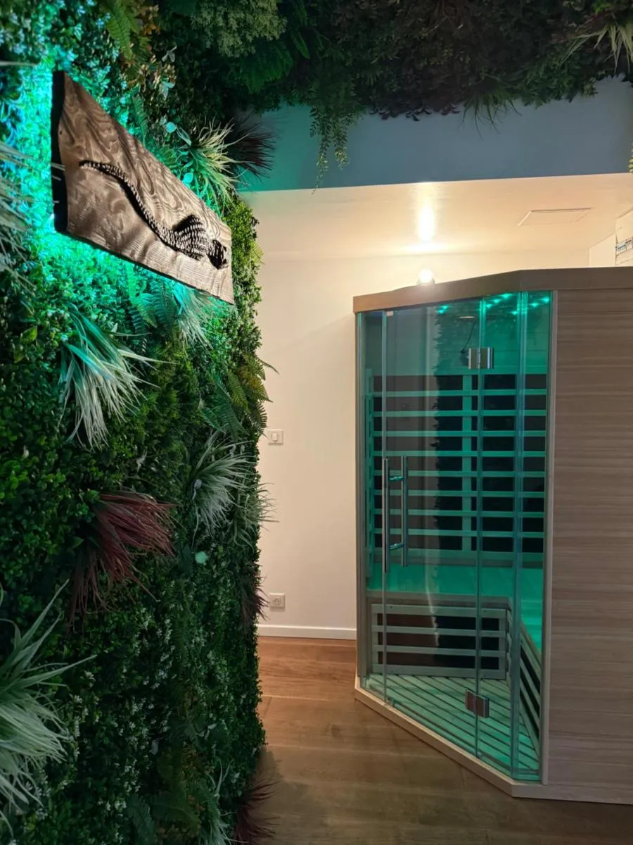 Image 1 of 90m2 hyper centre Sauna