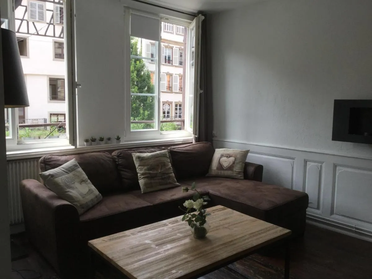 Image 4 of APPARTEMENT DE CHARME 77M2 plein centre