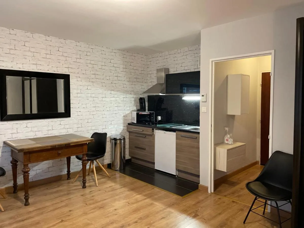 Image 3 of Adorable studio avec un parking prive