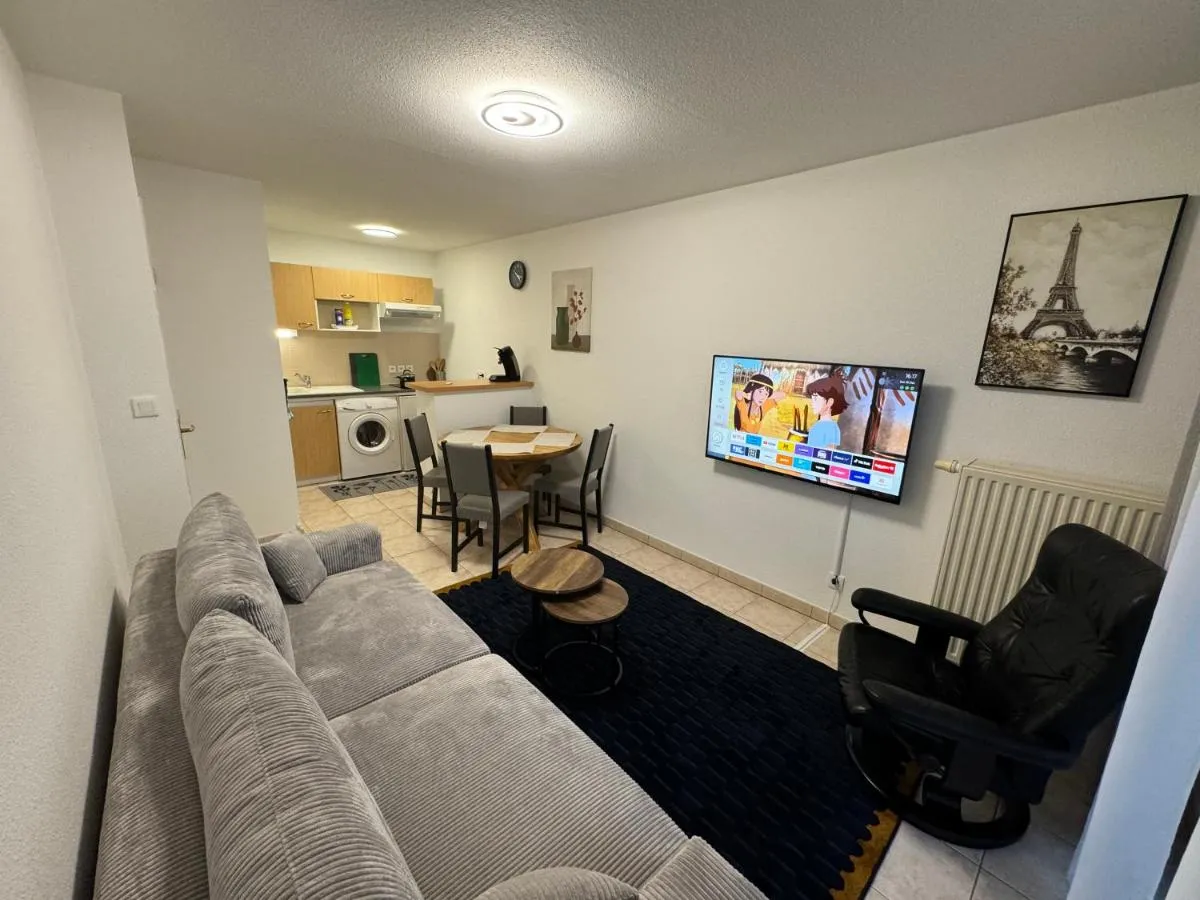 Image 3 of Appartement calme avec balcon, à 4km du centre, Parking, WI-FI, Netflix gratuit