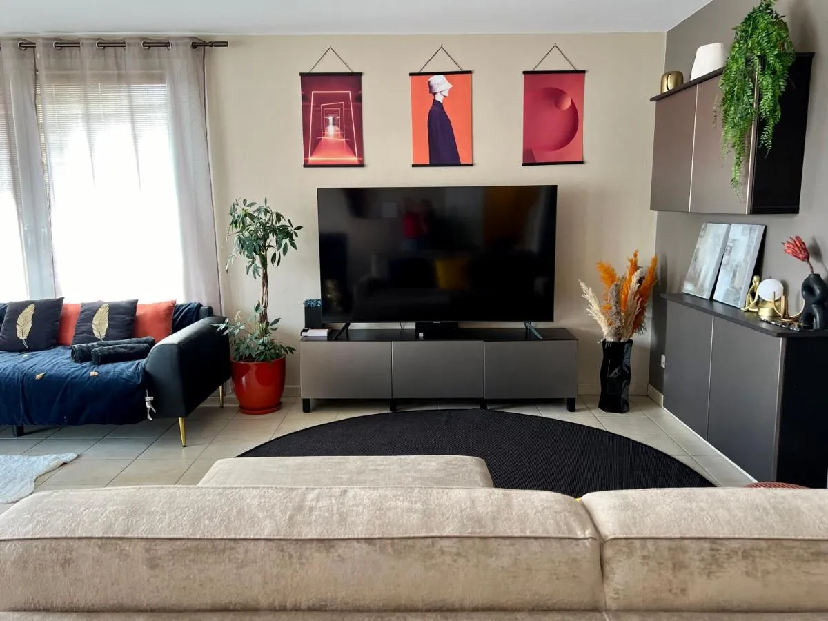 Image 4 of Appartement climatisé 3 étoiles T3 chic à Strasbourg avec billard et terrasse