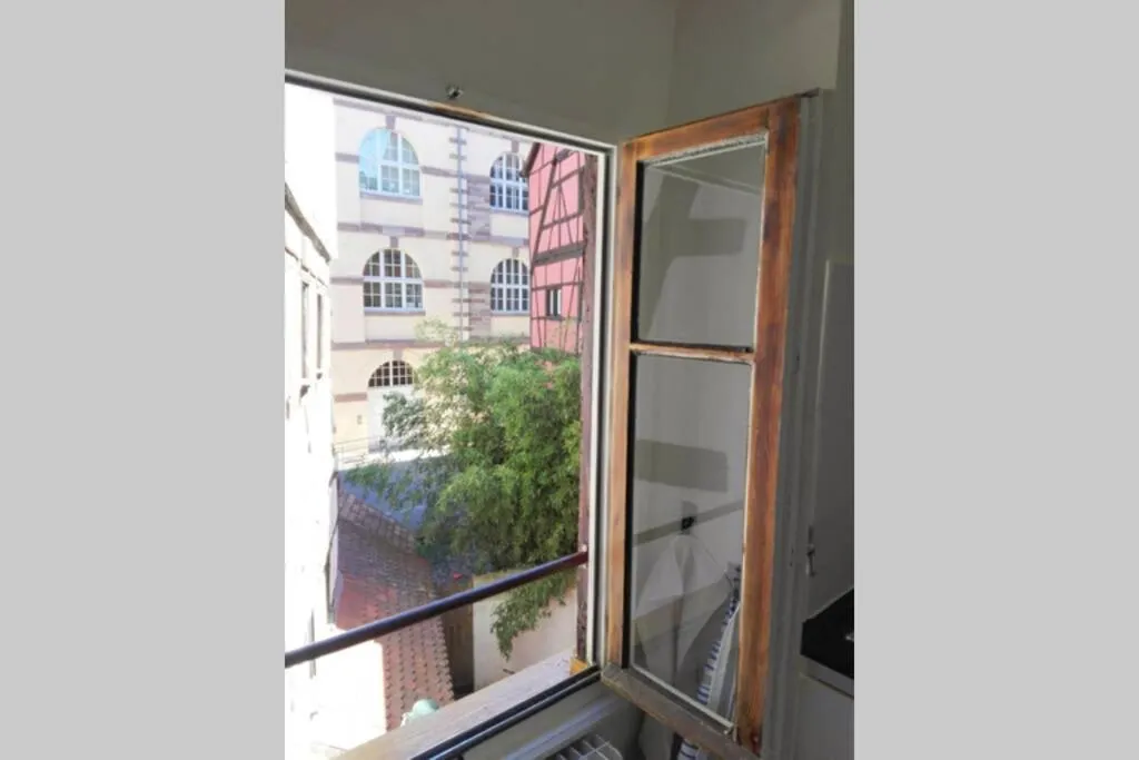 Image 2 of Appartement cosy rue Sainte Madeleine