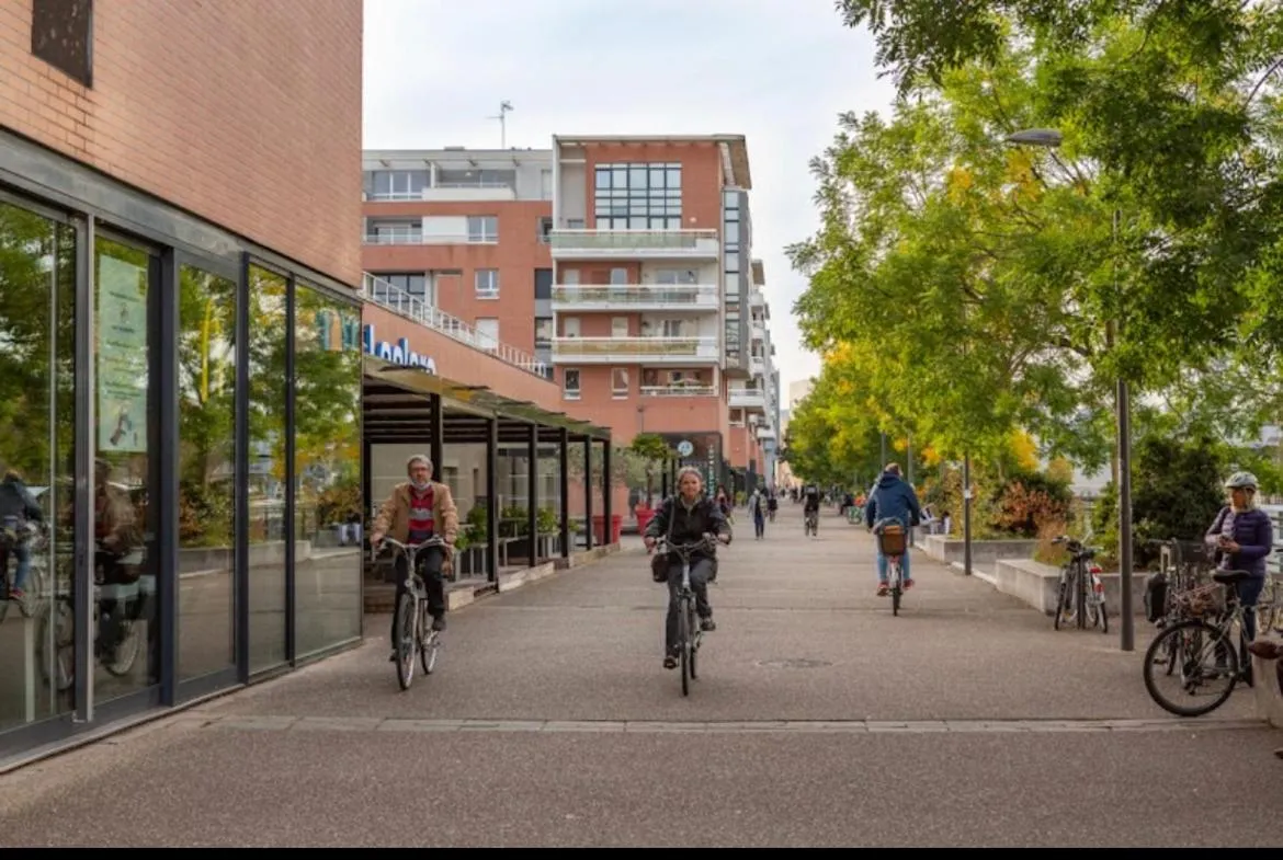 Image 2 of Appartement haut standing F2 Rivetoile Strasbourg centre parking gratuit terrasse
