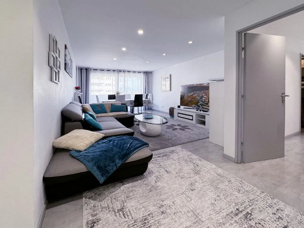 Image of Chez Vélia Grand 4 pièces, parking privé et emplacement idéal