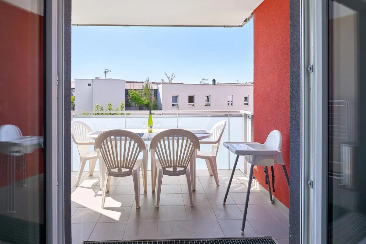 Image 4 of Dans les étoiles – 2 bedroom with free parking near to the city center