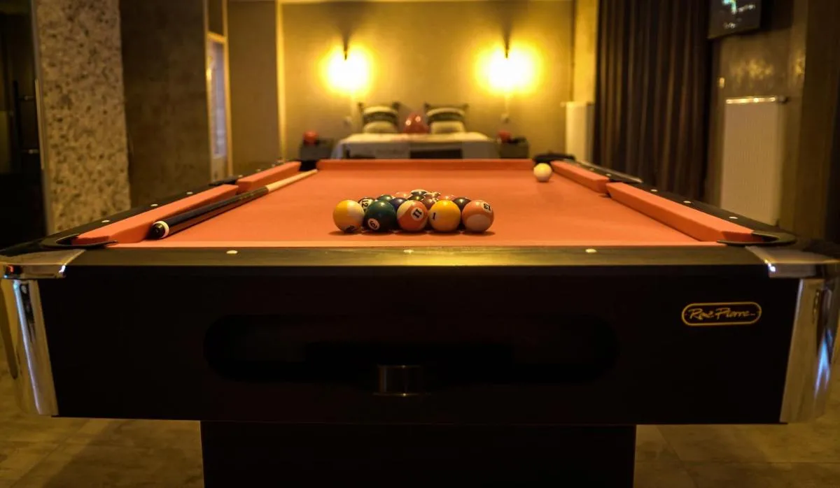 Image 6 of LE LOFT A BULLES (85m2 Jacuzzi Hammam Billiard Bar Douche Sauna)
