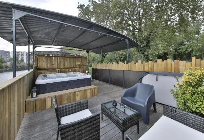 Image 2 of La péniche de Fabrice avec Jacuzzi privatif