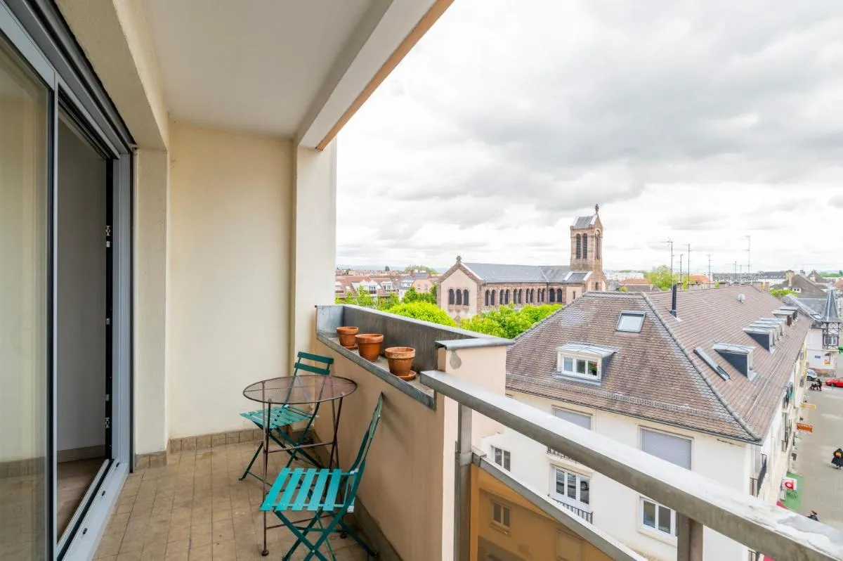 Image 2 of Le Saint Aloïse – Balcon, Vue à 10min du Centre