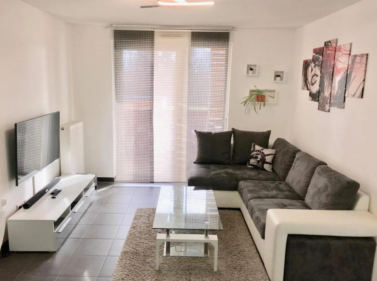 Image 2 of Le T2 Appartement Moderne avec Terrasse et Parking