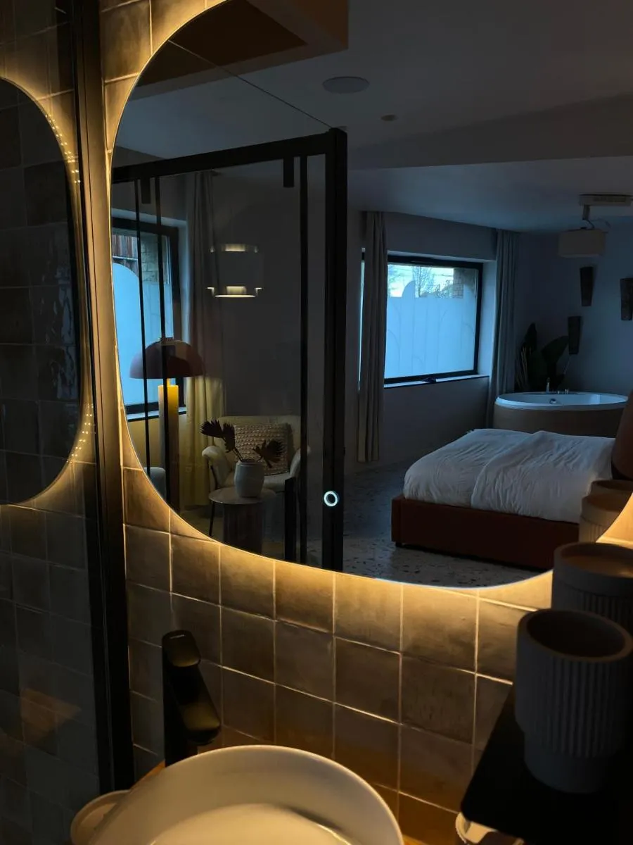 Image 2 of Love Room Strasbourg, Sauna, Spa, Suite Ibiza, Évasion Romantique et Sensuelle