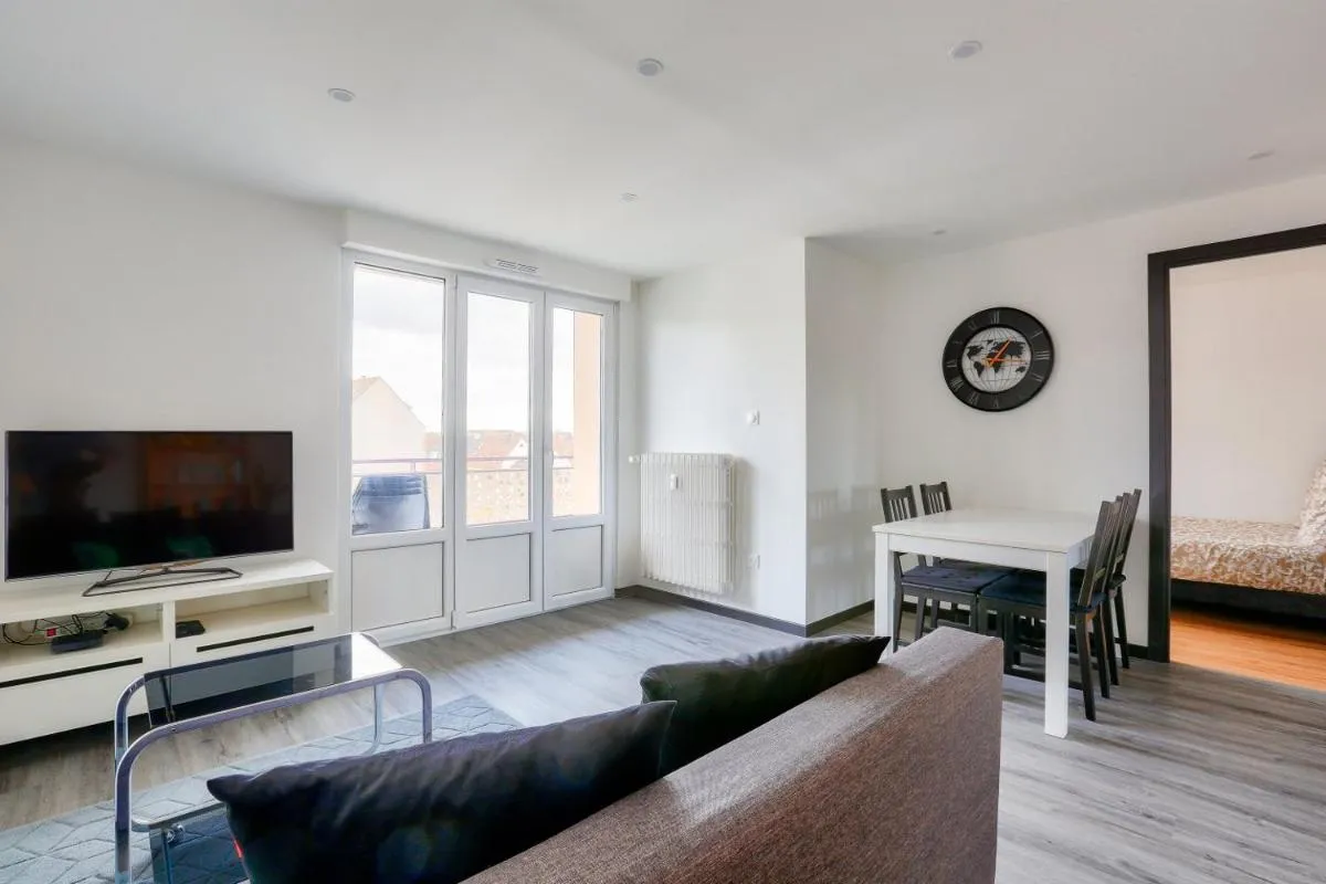 Image 1 of Lovely 2 BR Flat with balcony near the city centre