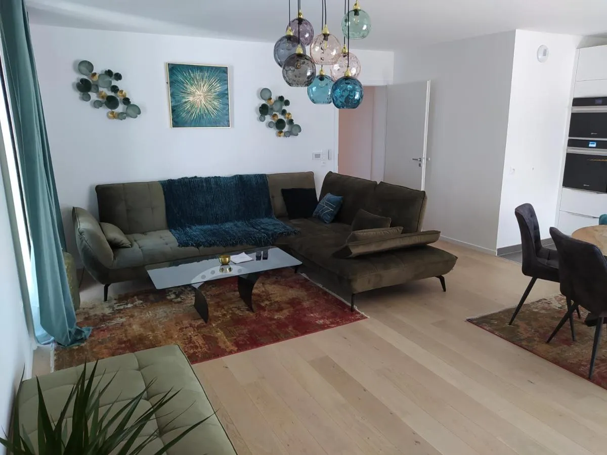 Image 4 of Magnifique et grand trois pièces avec une belle terrasse meublée et arborée