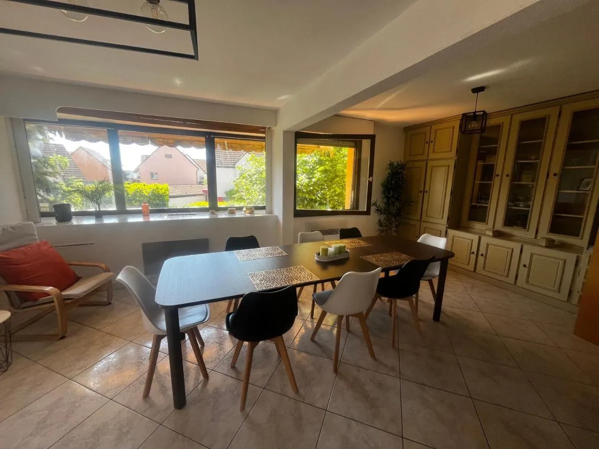 Image 2 of Stras’ home