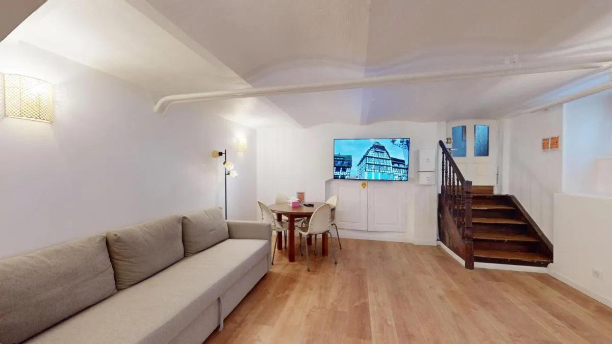 Image 4 of Studio Castelnau